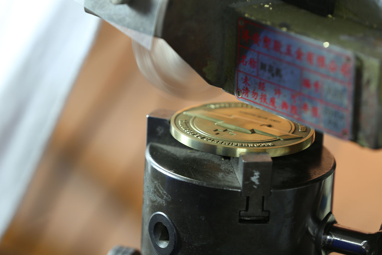 Custom Challenge Coin Diamond-Cut Edge Milling Process